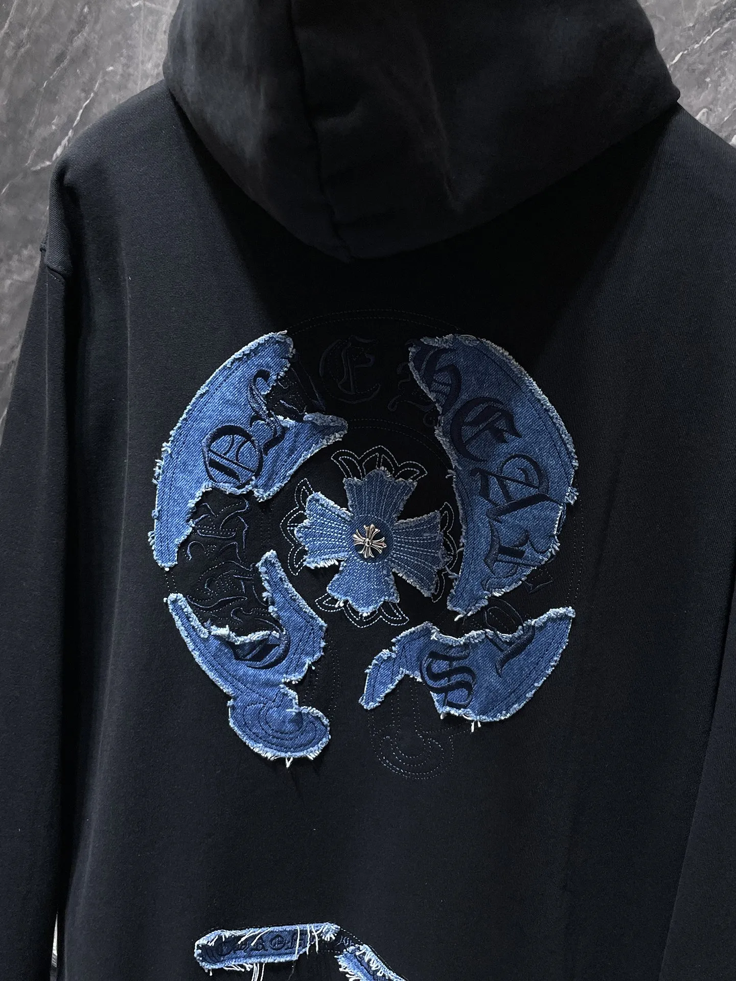 P276 Chrome Hearts Autumn and Winter 2025 Counter Synchronization Chrome Horseshoe Contrast Color Patch Short Sleeves Heavy Industry Pure Hand Cut Patching Embroidery Technology Heavy Industry Embroidery! ! ! Tens of thousands of needles! ! Improved customized version of 1:1 high-gram weight high-quality fabric Recommended color: white black code number: S, M, L, XL